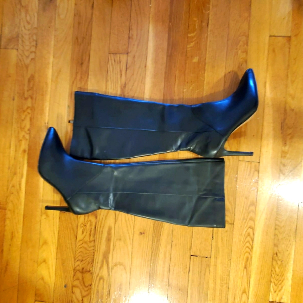 NEVER BEEN WORN Franco Sarto Boots